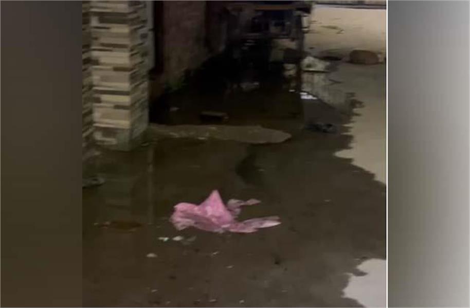 People are troubled by sewerage jam in New Hardev Nagar, dirty water is flowing on the streets