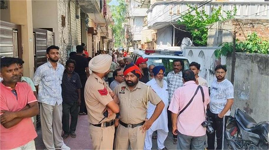 जालंधर के अवतार नगर में डबल मर्डर, पत्नी और पिता की हत्या के बाद आरोपी फरार
