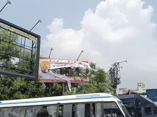 पंजाब बंद, अमृतसर में AAP नेताओं के पोस्टर फाड़कर फेंके:रास्ते से लोग लौटाए; जालंधर में बाजार-ऑफिस बंद कराए, स्कूलों में छुट्‌टी; लुधियाना में प्रदर्शन