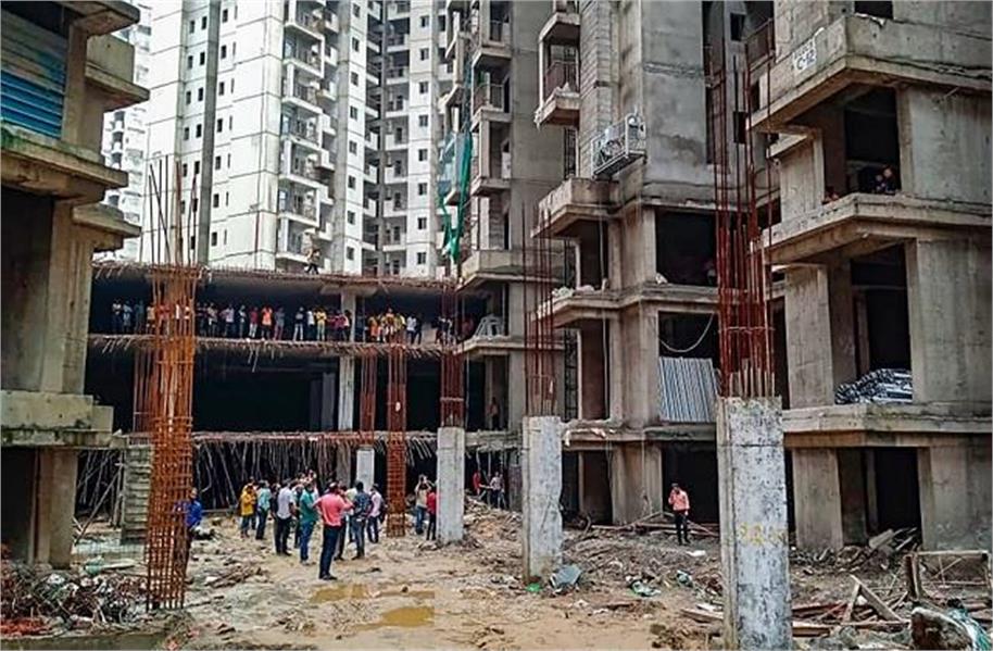 नोएडा में दर्दनाक हादसा: पेंटिंग करते समय 10वीं मंजिल से गिरा युवक, मौत