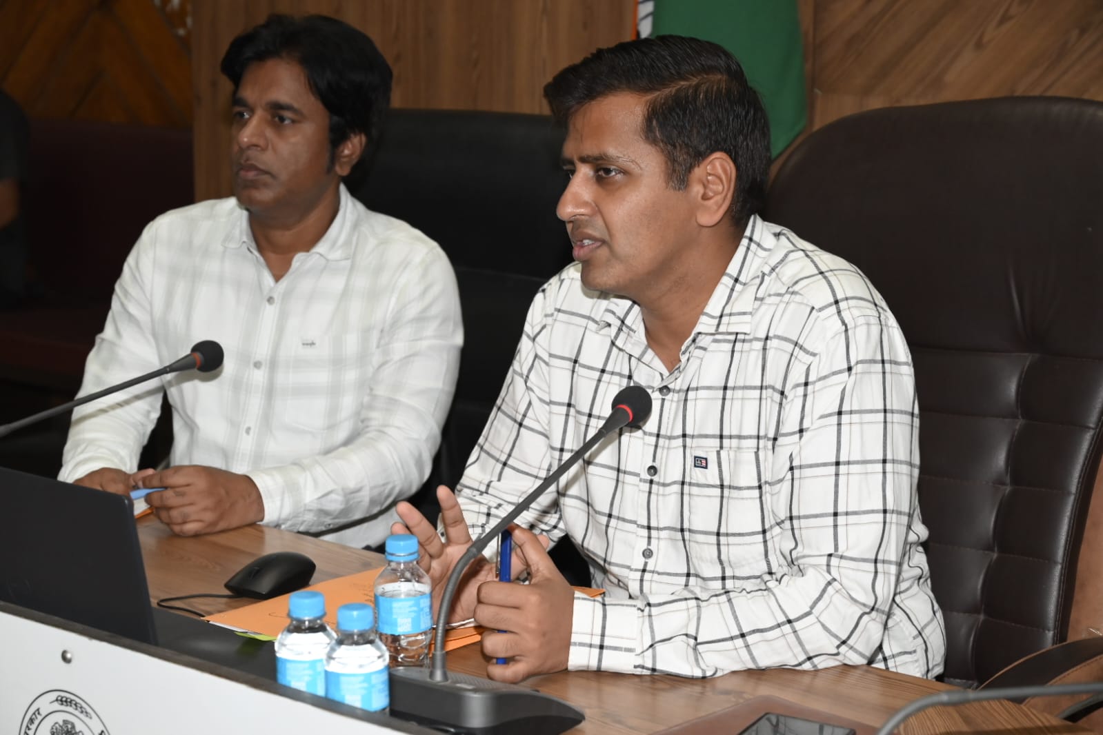 डिप्टी कमिश्नर ने बेसहारा पशुओं को सड़कों पर छोड़ने की बजाय गौशालाओं में भेजने की अपील की