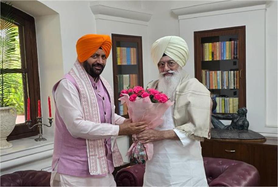 हरियाणा के मुख्यमंत्री नायब सिंह सैनी ने डेरा ब्यास प्रमुख बाबा गुरिंदर सिंह ढिल्लों से की मुलाकात