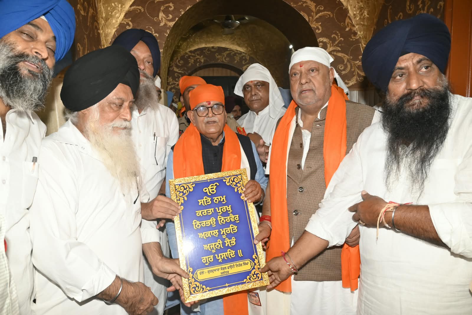 पंजाब के राज्यपाल गुलाब चंद कटारिया श्री सिद्ध बाबा सोढल मंदिर में हुए नतमस्तक