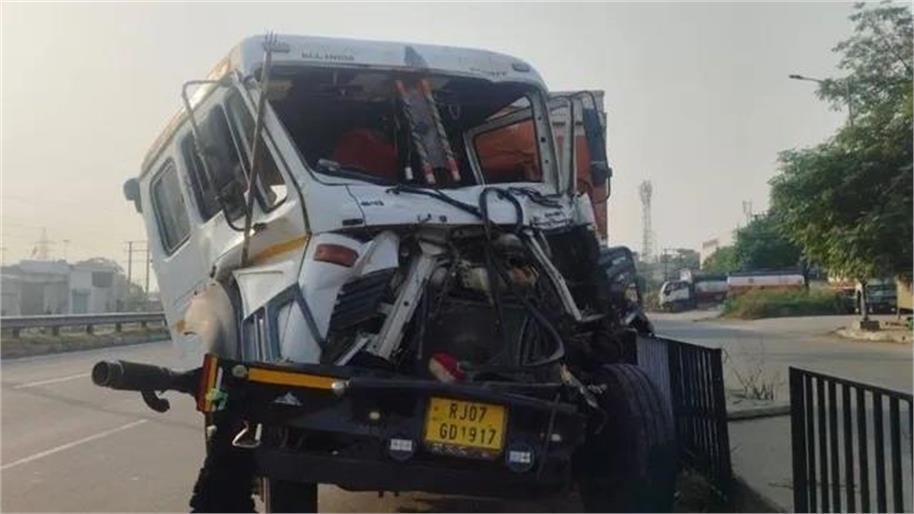 पंजाबी गायक बूटा मुहम्मद की कार हादसे का शिकार, बड़ा हादसा टला