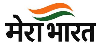 जालंधर: समराड़ी नहर के पास बड़ा हादसा टला, गड्ढे के कारण 15 फीट नीचे खेत में गिरी स्विफ्ट कार