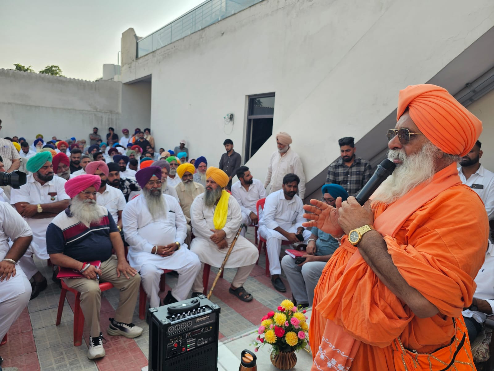 राज्य सभा सदस्य संत सीचेवाल की अगुवाई में लोहियां–जकोपुर सड़क की मुरम्मत का काम शुरू