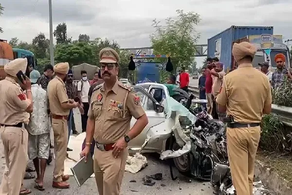 जालंधर में भीषण सड़क हादसा, खड़े कैंटर से टकराई तेज रफ्तार कार; 3 युवकों की मौत
