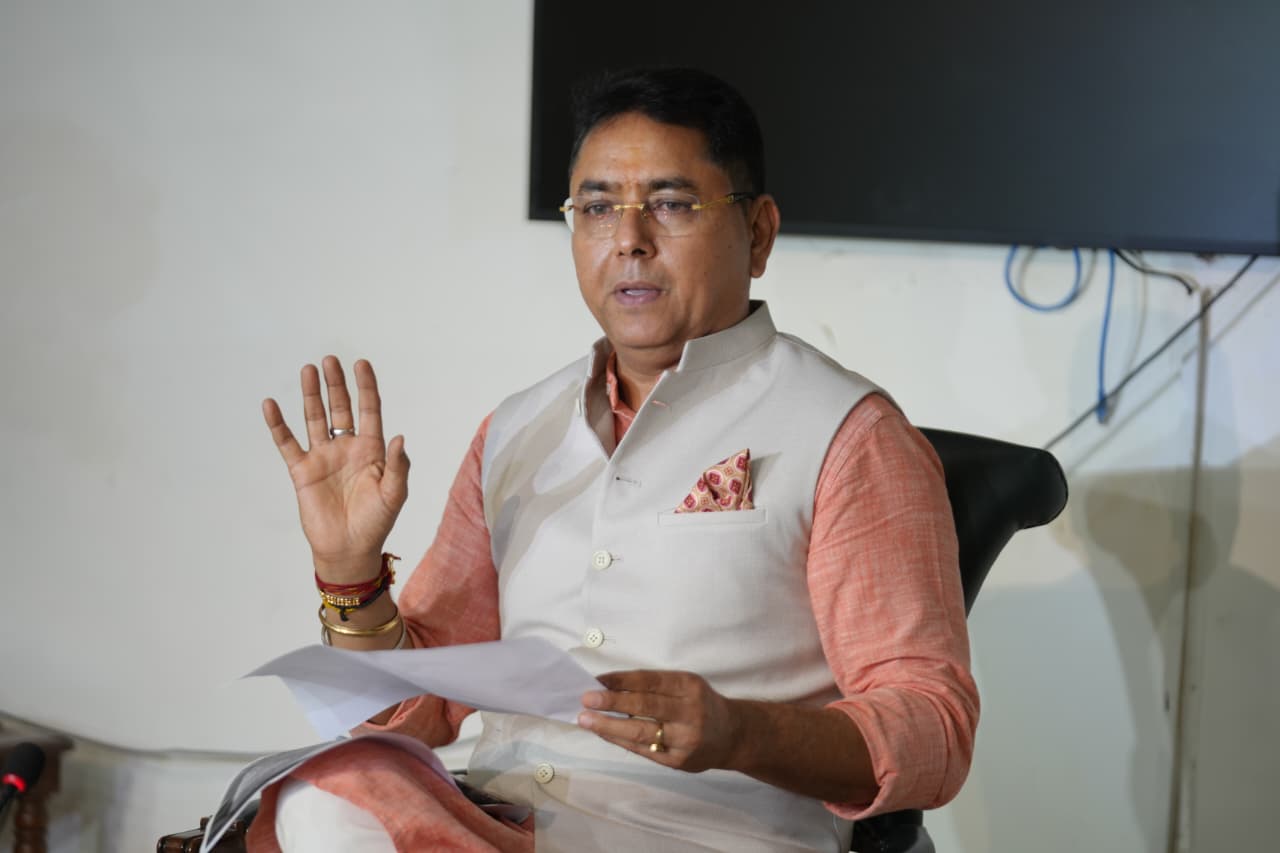 रवनीत सिंह बिट्टू, प्रताप बाजवा और बिक्रम मजीठिया एक नशा तस्कर को बचाने क्यों आए? : आप