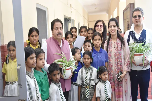 राजीव शुक्ला का नारी निकेतन जालंधर दौरा, बच्चों से मिले और सराहा प्रबंधन का कार्य