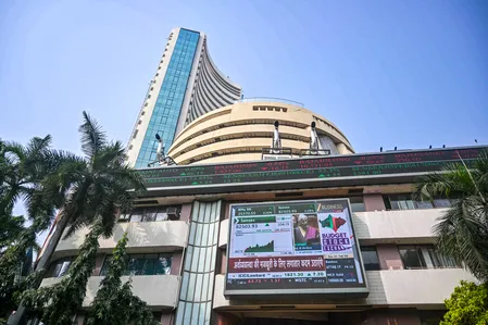 मजबूत वैश्विक संकेतों से शेयर बाजार में तेजी, सेंसेक्स 466 अंक चढ़ा
