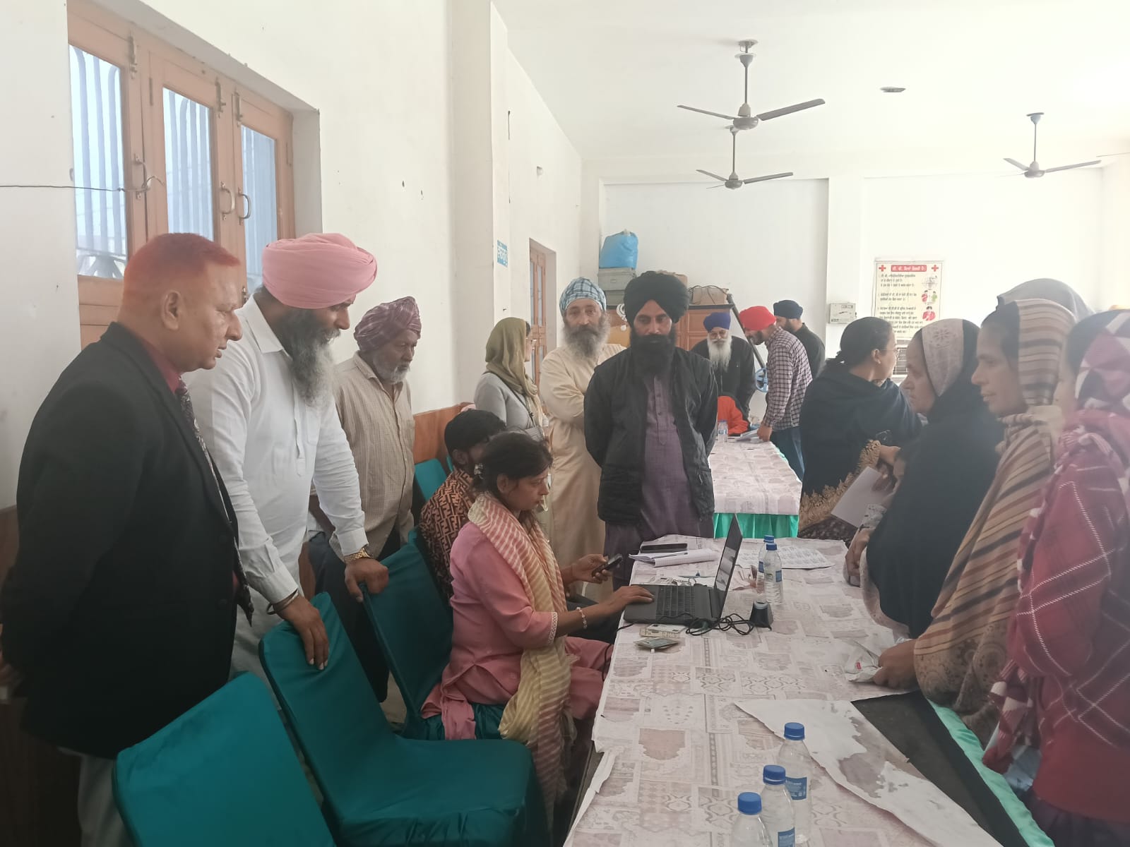 गांव चकराला में लगाए मैडीकल चैक-अप कैंप में 345 मरीज़ों की जांच