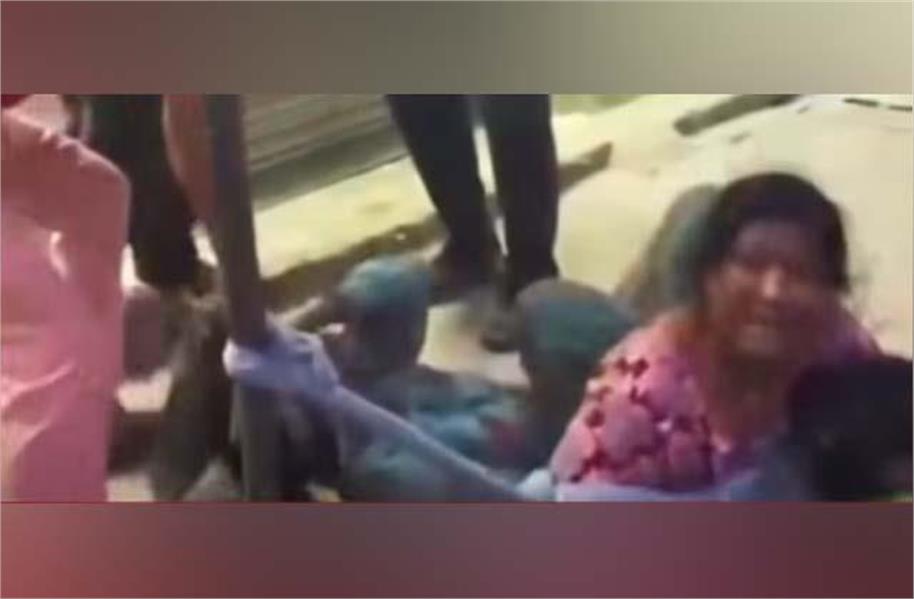 जालंधर में चोरी के शक में महिलाओं से मारपीट, वीडियो वायरल