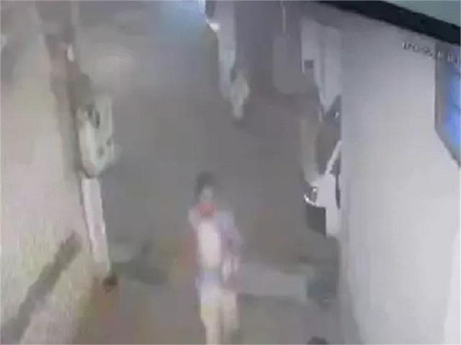 जालंधर में दिनदहाड़े फायरिंग: युवक की मौत, दूसरा घायल, CCTV में कैद हुई वारदात