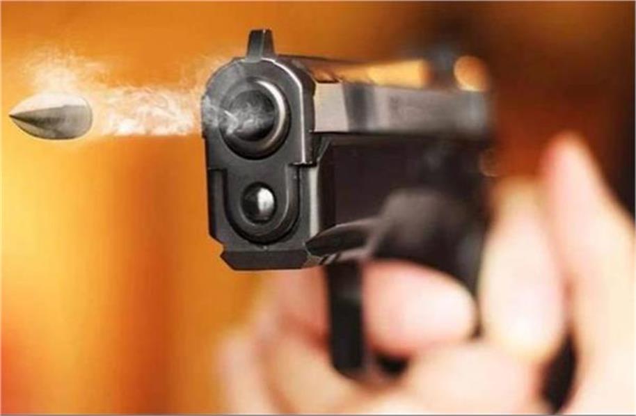 15 लाख रुपये के लेनदेन को लेकर फाइनेंस कारोबारी पर फायरिंग, दो गोलियां लगने से घायल