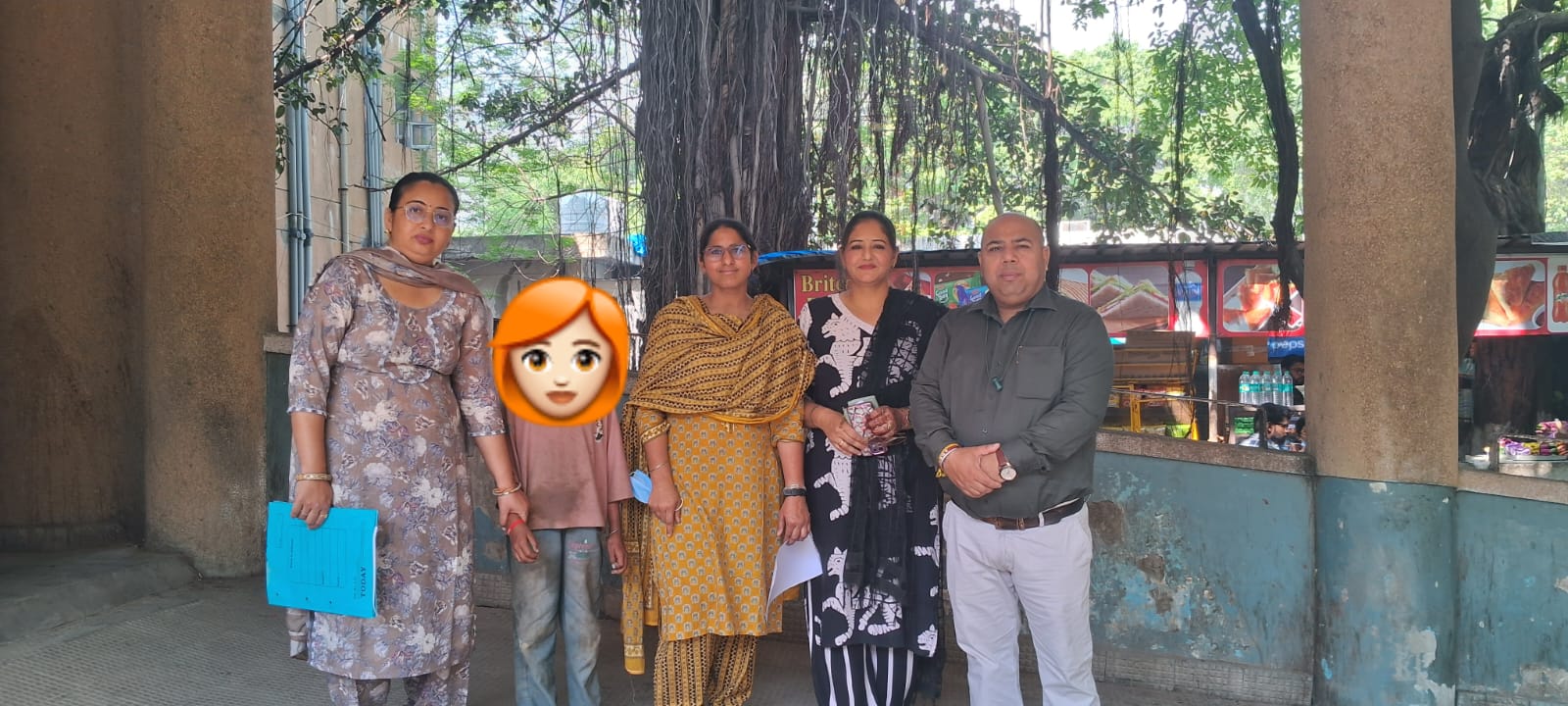 बाल भिक्षा रोकू टास्क फोर्स ने की छापेमारी, भीख मांगती बच्ची को छुड़ाया