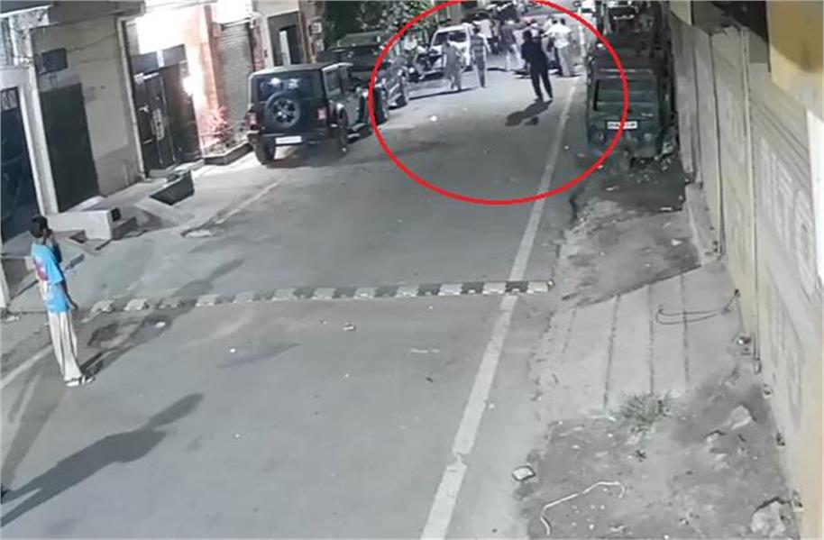 जालंधर: ऋषि नगर में दो गुटों में खूनी झड़प, पत्थरबाजी के साथ चली गोलियां