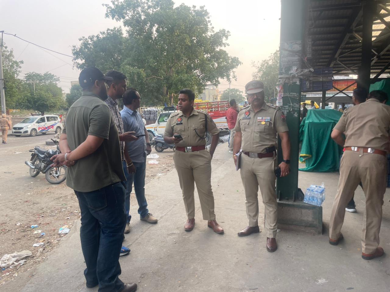 मक़सूदा सब्ज़ी मंडी में चली गोलियां: भाजपा नेता मोनू पुरी घायल, दोनों पक्षों के आरोपों से मामला उलझा