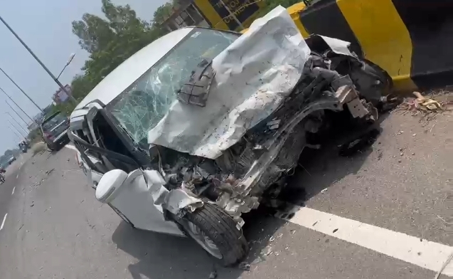 विधिपुर फ्लाईओवर के पास भीषण सड़क हादसा, तीन की मौत; तीन बच्चियां गंभीर घायल
