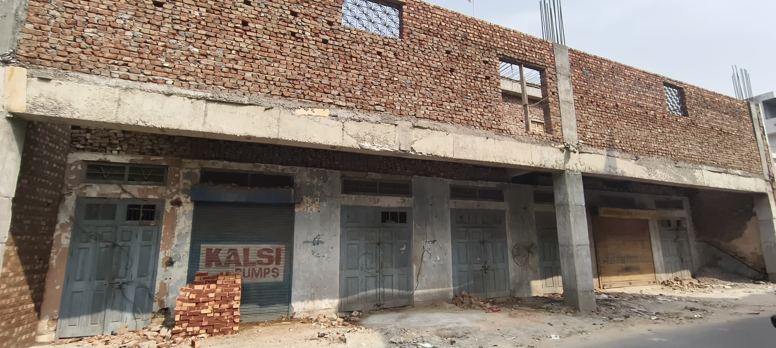 फेंटनगंज मार्केट में 25 मरला में अवैध दुकानों का निर्माण!  📌 निगम अधिकारियों की मिलीभगत के आरोप, जांच की मांग