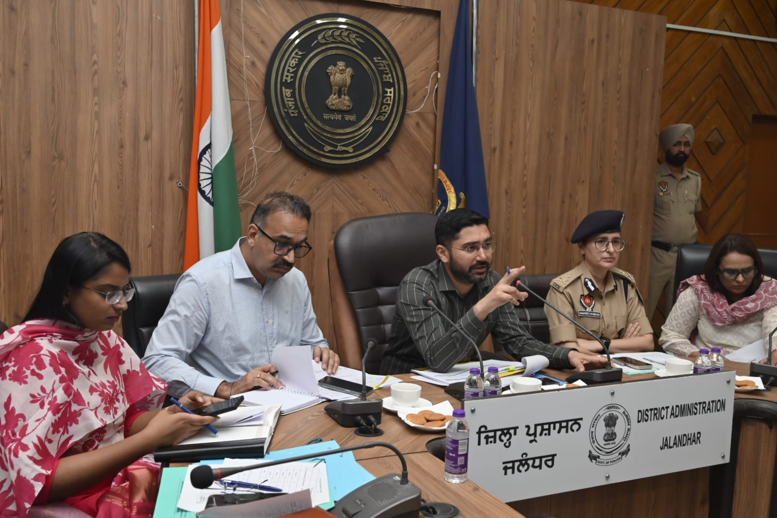 व्यापारियों और दुकानदारों की समस्याओं के समाधान को प्राथमिकता दी जाए : डिप्टी कमिश्नर