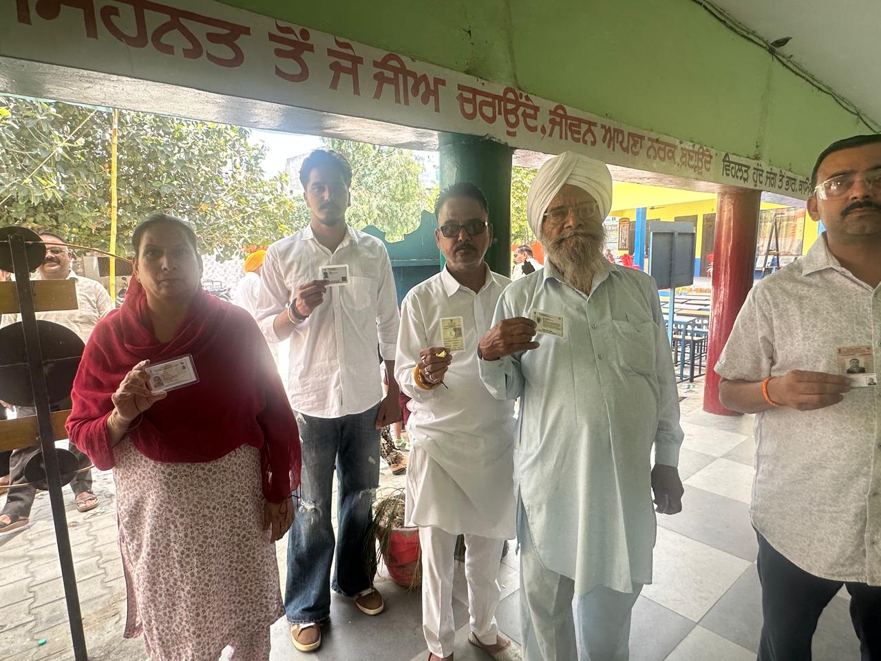 जालंधर नगर निकाय चुनाव: दोपहर 2 बजे तक कई क्षेत्रों में 50% के करीब मतदान, मतदाताओं में दिखा उत्साह