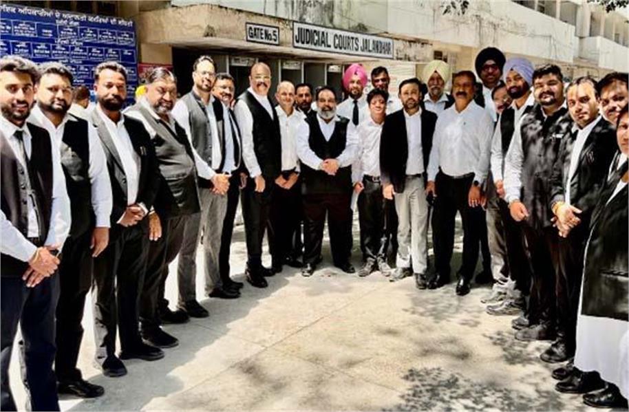 जालंधर बार एसोसिएशन की हड़ताल: वकीलों का कामकाज ठप, एडवोकेट के साथ कथित बदसलूकी पर रोष
