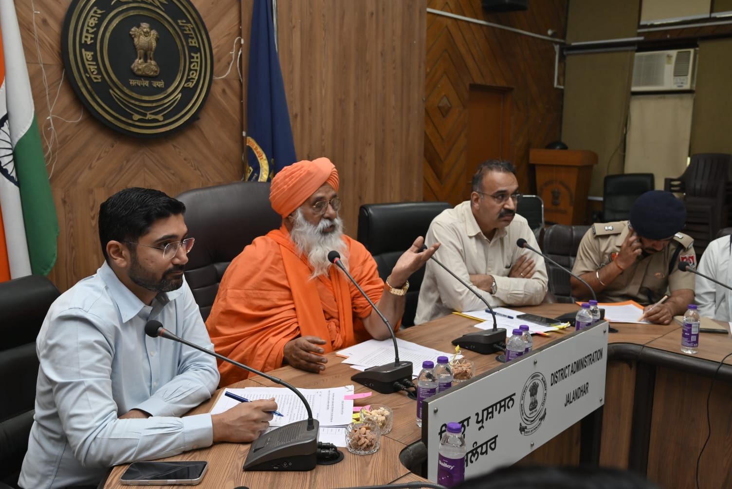 राज्यसभा सांसद ने ड्रेनों को प्रदूषण मुक्त करने के लिए विभागों को आपसी तालमेल से ठोस नीति अपनाने पर दिया जोर