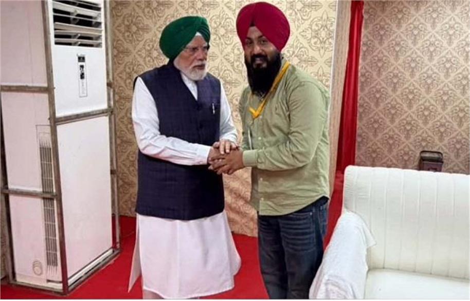 पीएम मोदी की हरी पगड़ी बनी चर्चा का विषय, जालंधर के सनप्रीत सिंह ने सिर्फ 2 मिनट में सजाई