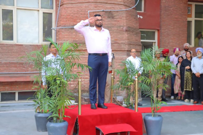 ਦਲਵਿੰਦਰਜੀਤ ਸਿੰਘ ਨੇ ਡਿਪਟੀ ਕਮਿਸ਼ਨਰ ਅੰਮ੍ਰਿਤਸਰ ਵਜੋਂ ਸੰਭਾਲਿਆ ਆਹੁਦਾ