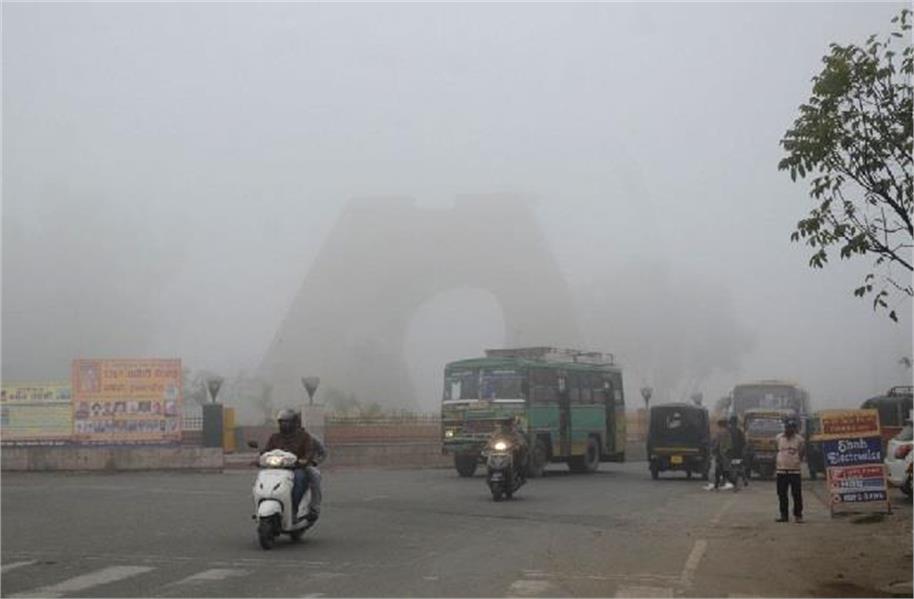 सूखी ठंड और कोहरे ने बढ़ाई बीमारियां, अस्पतालों में सर्दी-जुकाम व बुखार के मरीजों की भरमार