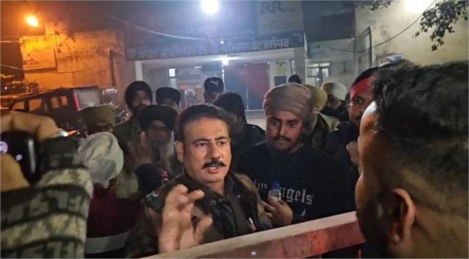 You are currently viewing नगर कीर्तन से पहले धार्मिक बोर्ड फाड़े जाने पर बवाल, आरोपी काबू, थाना-3 घेरा