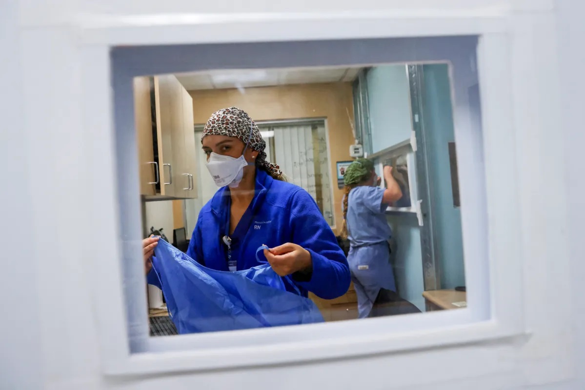 अमेरिका में डबल अटैक का खतरा: कोविड-19 और फ्लू के बढ़ते मामलों ने बढ़ाई चिंता