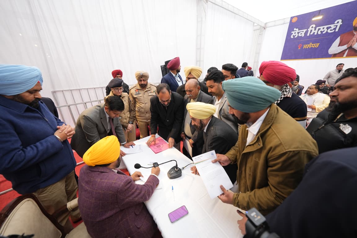 You are currently viewing कड़ाके की ठंड के बावजूद मुख्यमंत्री भगवंत सिंह मान ने जालंधर में की लोक मिलनी