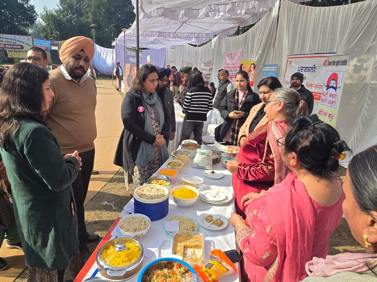 महिलाओं के लिए स्वास्थ्य, स्वच्छता और रोजगार से संबंधित विशेष कैंप